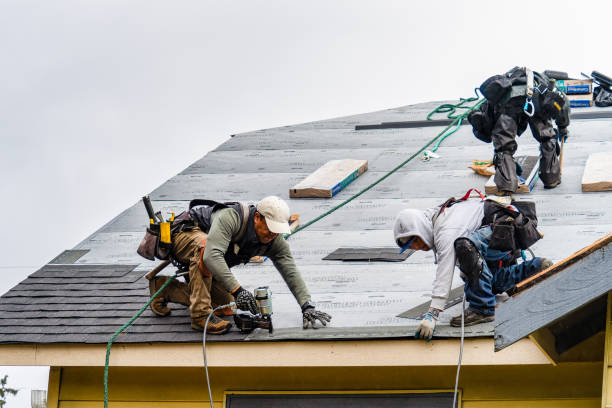 Professional Gutter Installation technician working in Leesburg, NJ